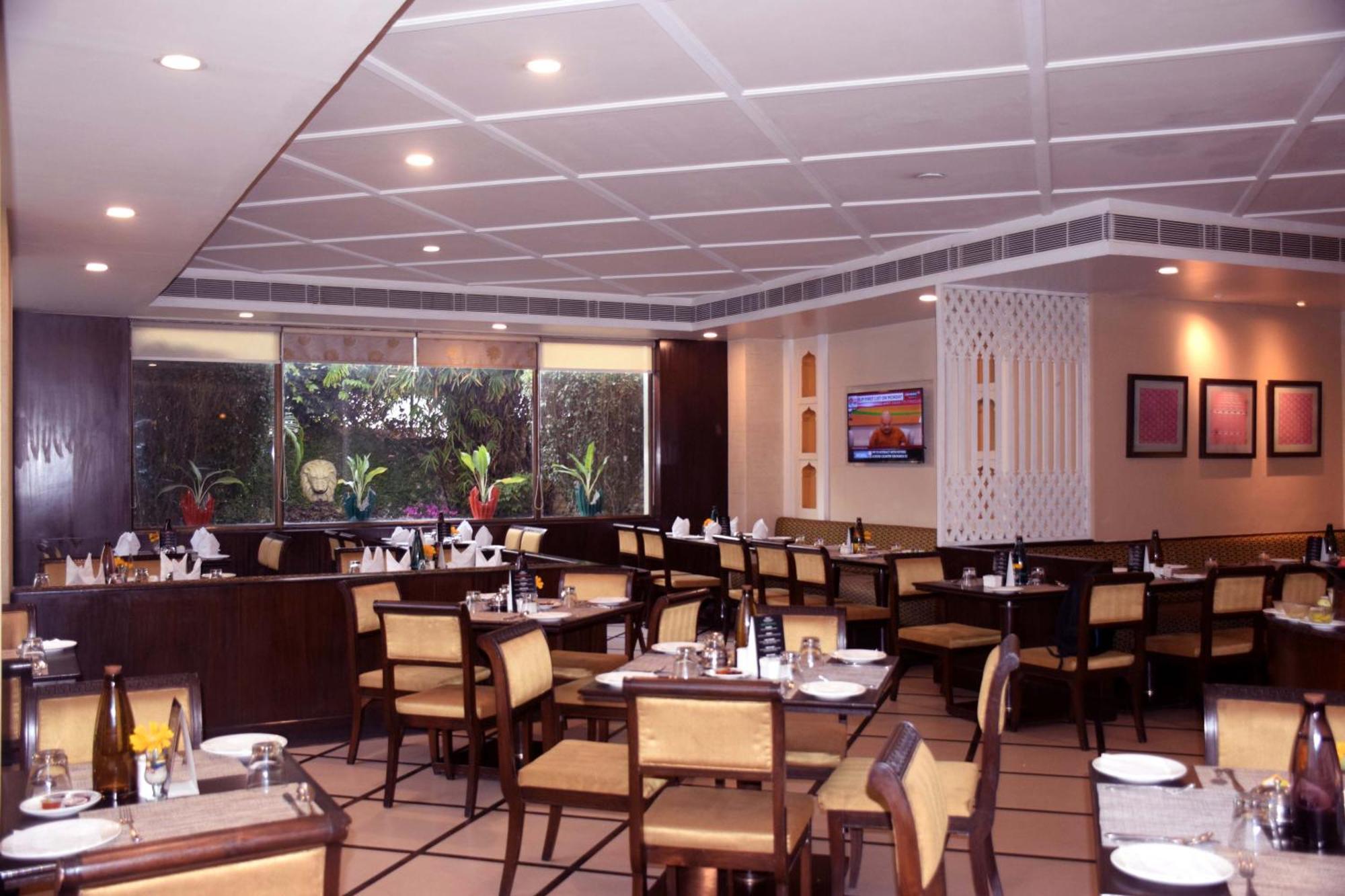 La Place Sarovar Portico Lucknow Exterior foto